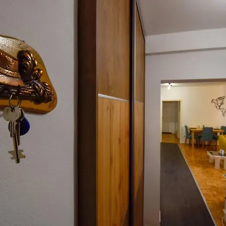 Yellow Sky * Spacious With Free Parking * Novi Sad