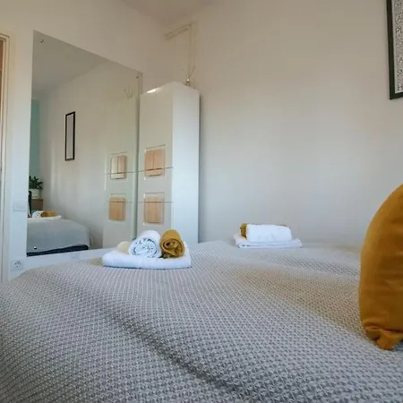 Yellow Sky * Spacious With Free Parking Lejlighed *