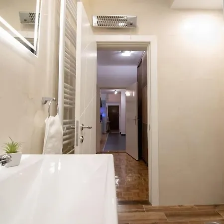 Yellow Sky * Spacious With Free Parking