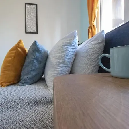 Yellow Sky * Spacious With Free Parking Lejlighed *