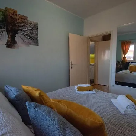 Yellow Sky * Spacious With Free Parking Lejlighed *